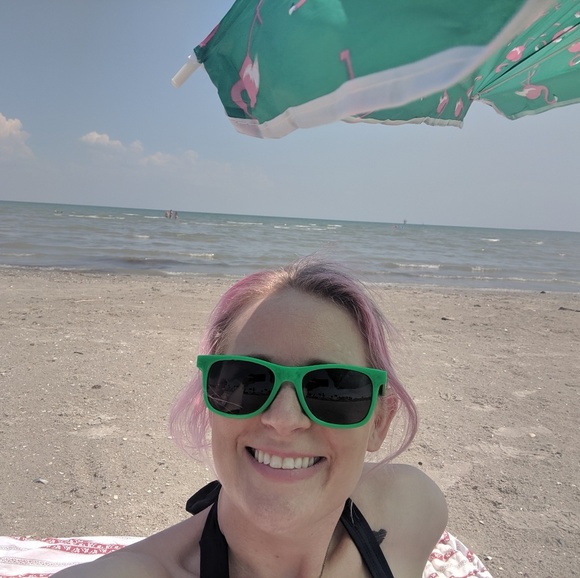 Meet your Posher, Amy (ft Bruce and Harvey) - Picture 1 of 4